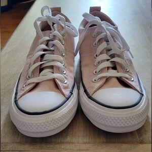 Converse Low Top Sneakers Soft Pink and White